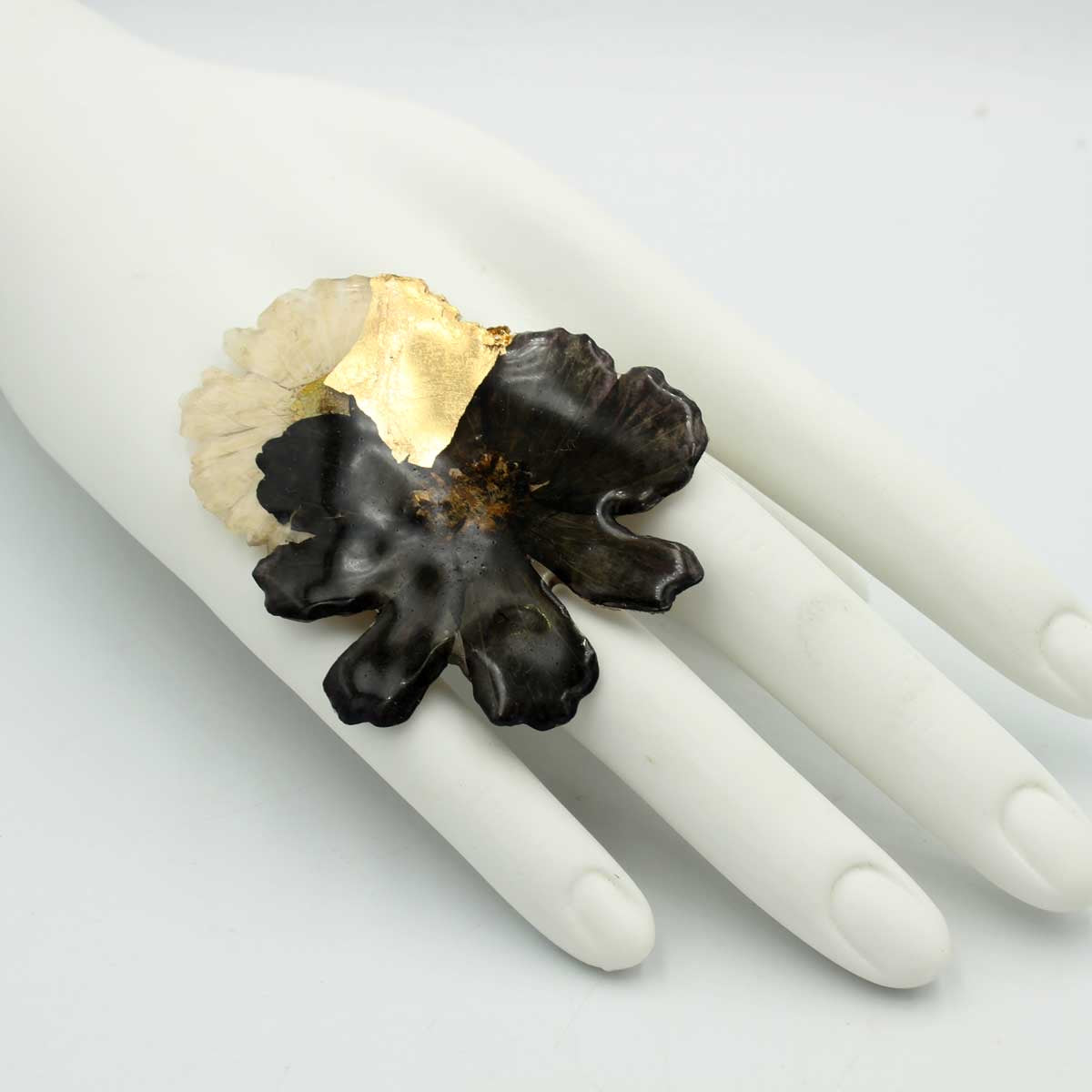 Anillo blanco y negro