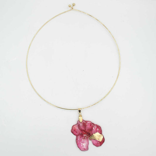 Vista alternativa de Collar Geranio fresa con flor natural de geranio