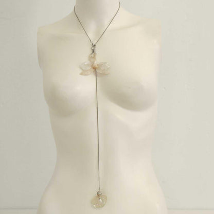 Vista completa di Collana Phalaenopsis con orchidee naturales