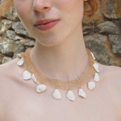 Vista alternativa de Collar Moscú de porcelana fría artesanal