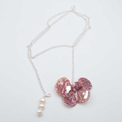 Vista alternativa de Collar de Orquídea Natural Monforte con orquídeas naturales