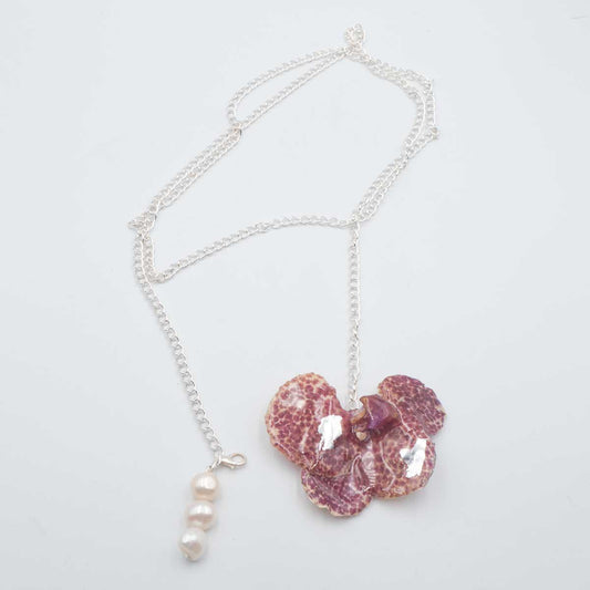 Vista alternativa de Collar de Orquídea Natural Monforte con orquídeas naturales