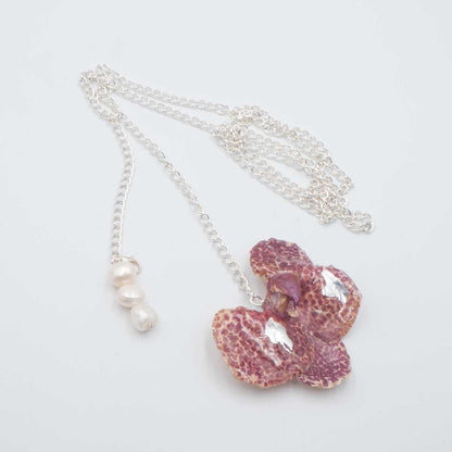 Vista completa de Collar de Orquídea Natural Monforte con orquídeas naturales